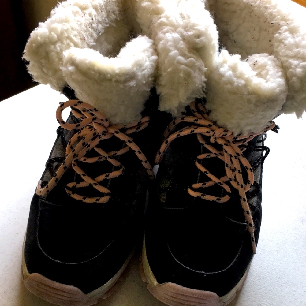 Náutica outdoor winter boots Size 6
